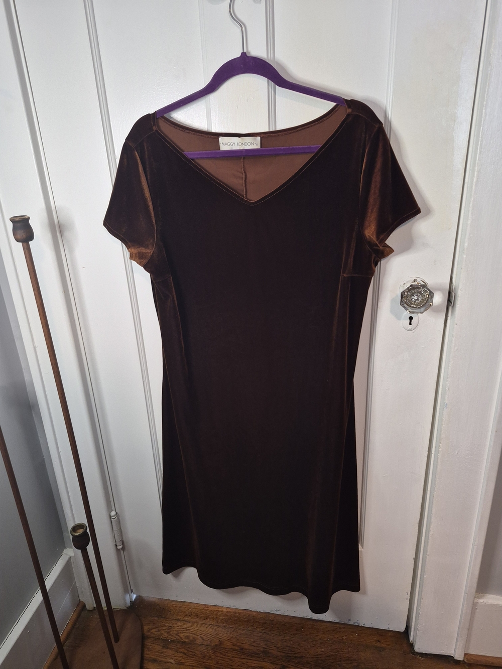 Velvet Short-Sleeve Midi Dress in Brown Size Medium